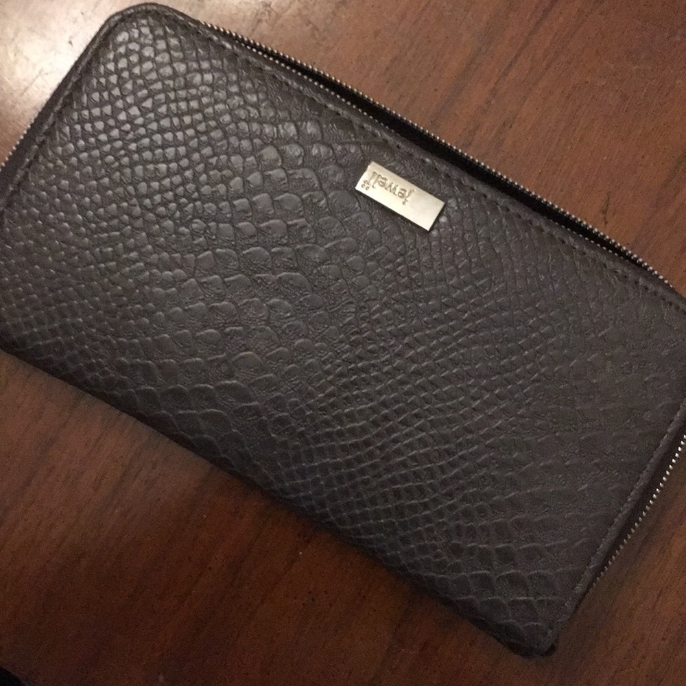 Jewell by Thirty-One Wallet